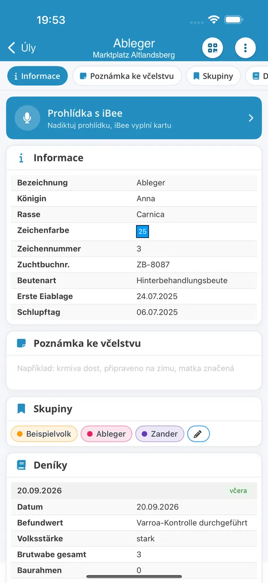 Včelstvo v aplikaci pro iPhone s tlačítkem „Prohlídka s iBee“